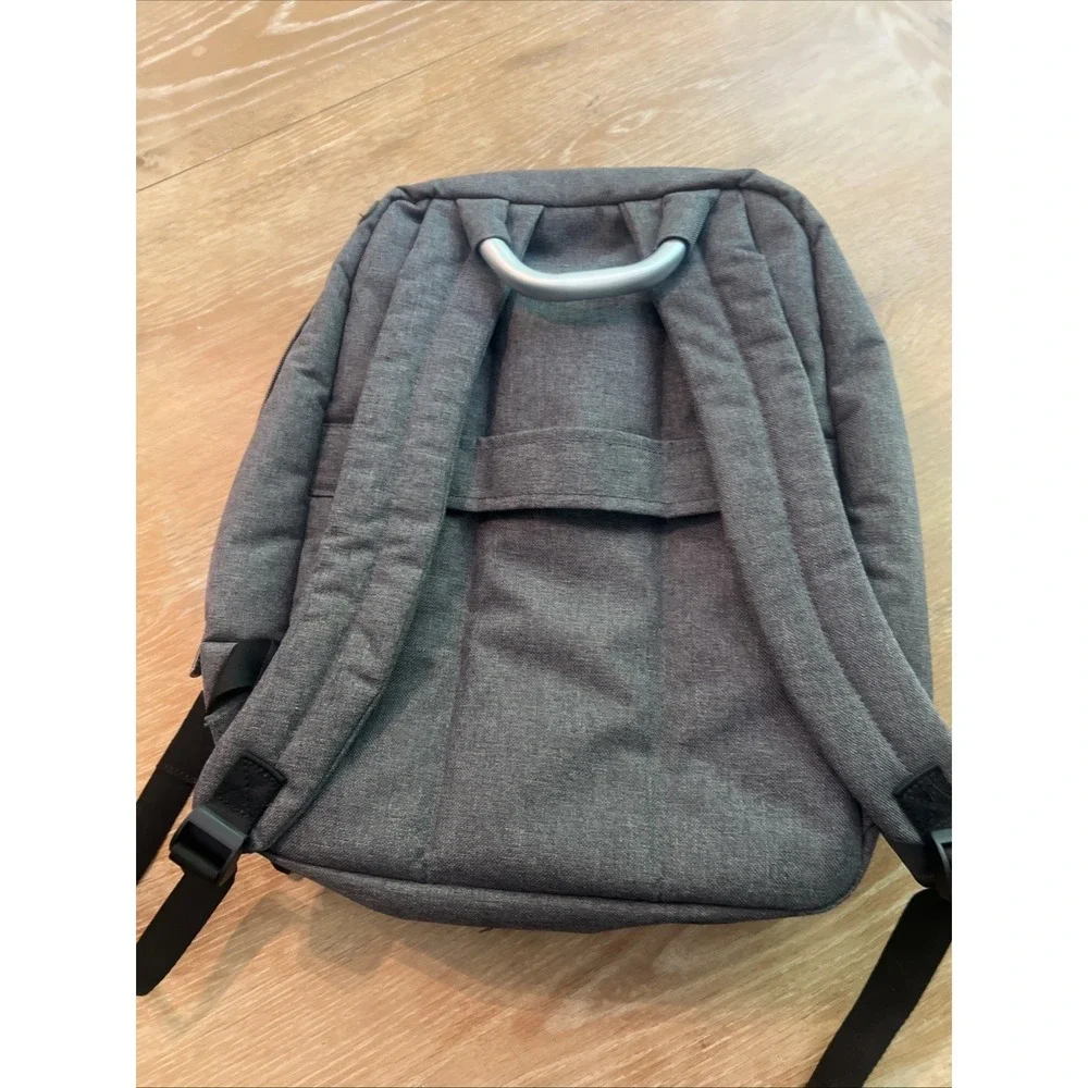Tretorn Tech Laptop School And Travel Backpack Tote Gray Fog Excellent
